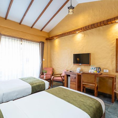 Bar Peepal Resort Pokhara Zewnętrze zdjęcie Deluxe Room