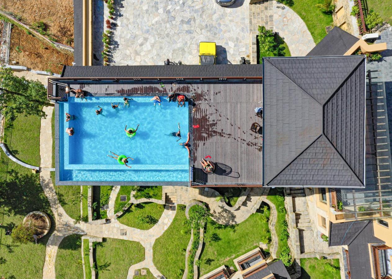 Bar Peepal Resort Pokhara Zewnętrze zdjęcie Aerial view of the pool