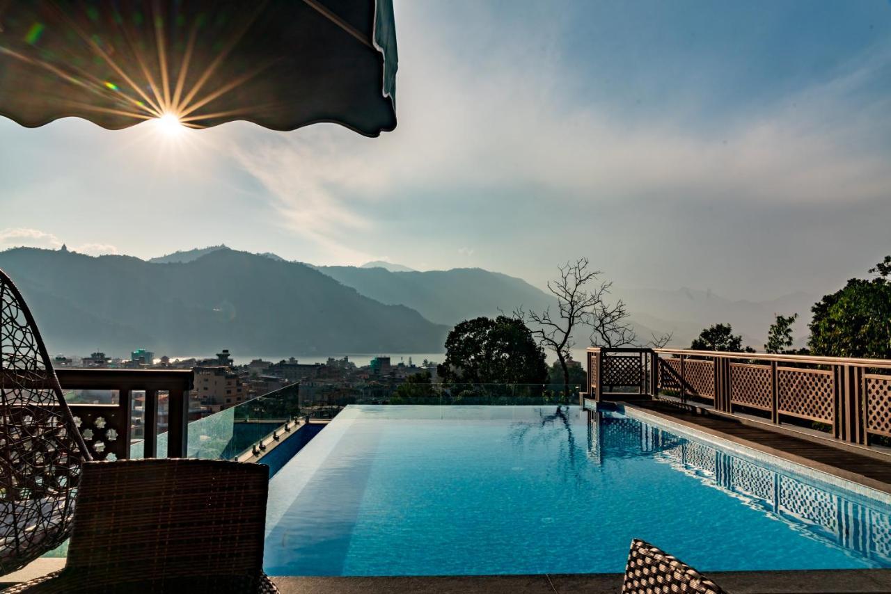 Bar Peepal Resort Pokhara Zewnętrze zdjęcie View from the rooftop pool
