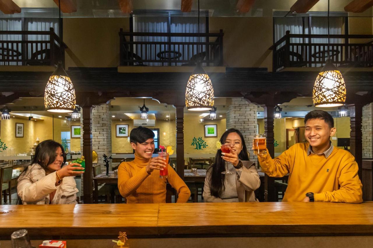 Bar Peepal Resort Pokhara Zewnętrze zdjęcie A restaurant in Vietnam