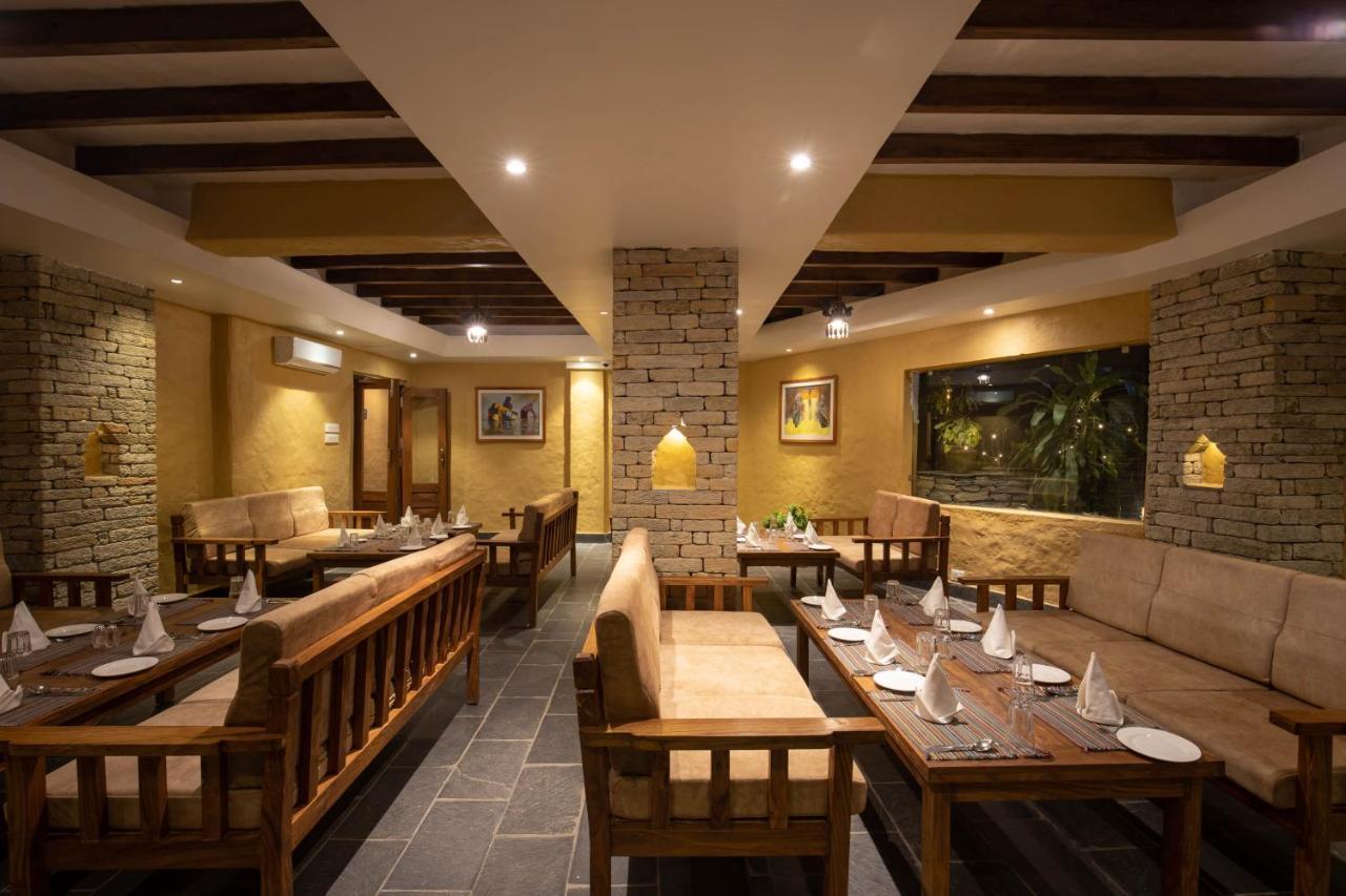 Bar Peepal Resort Pokhara Zewnętrze zdjęcie The interior of a restaurant in Kathmandu, Nepal