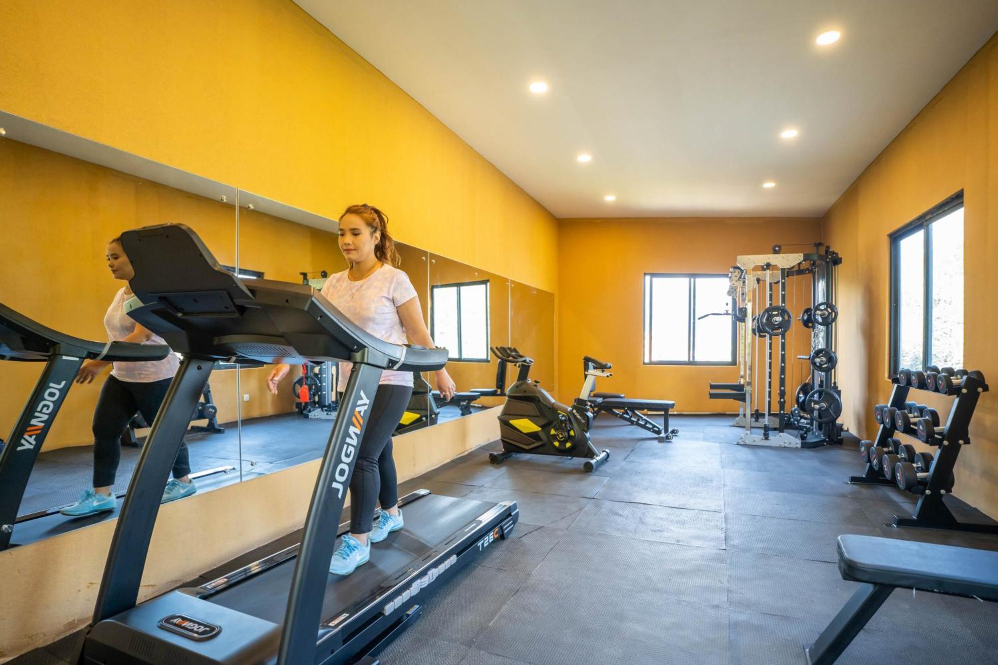 Bar Peepal Resort Pokhara Zewnętrze zdjęcie The gym at the University of Rwanda