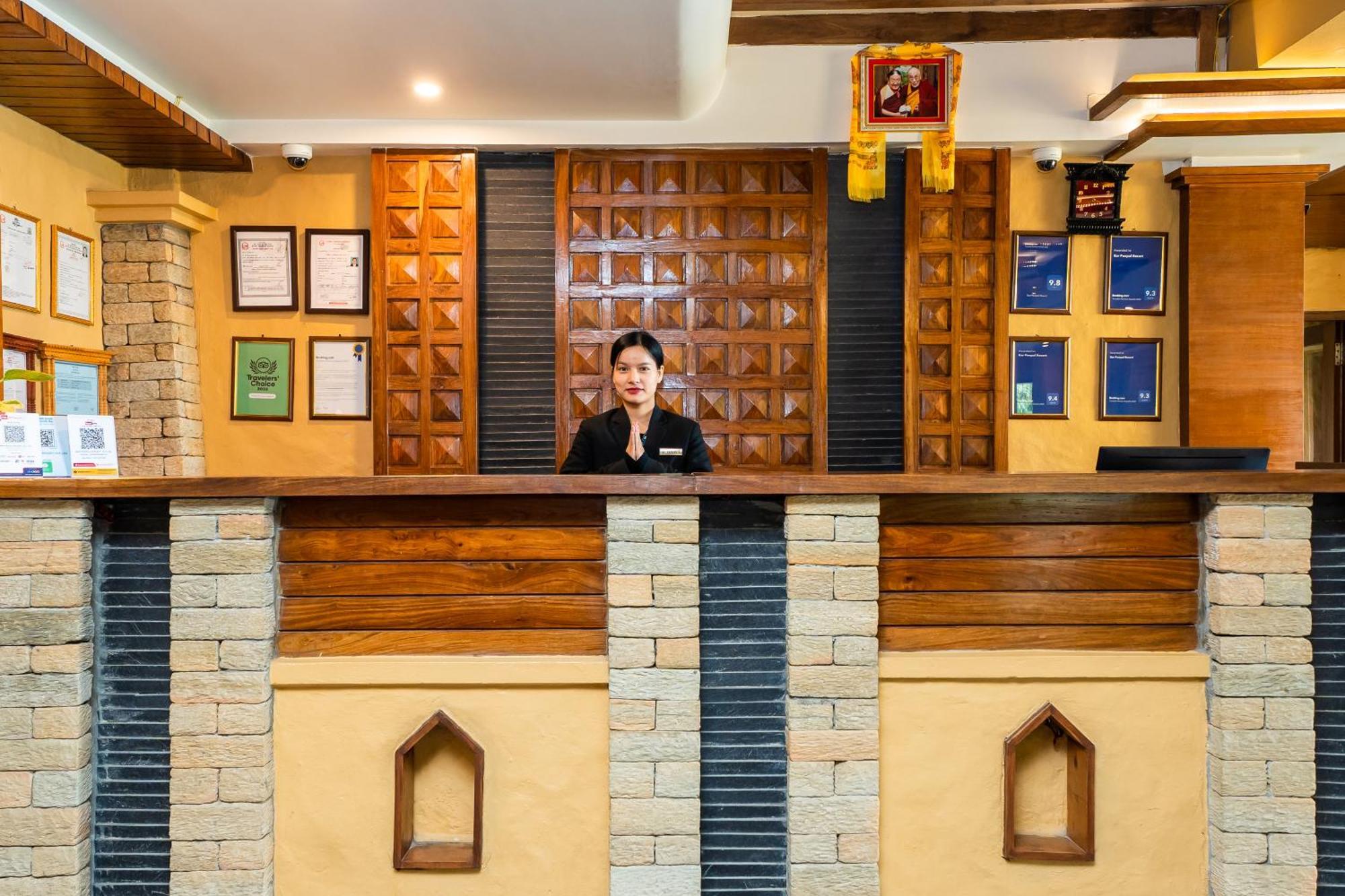 Bar Peepal Resort Pokhara Zewnętrze zdjęcie Reception at the hotel