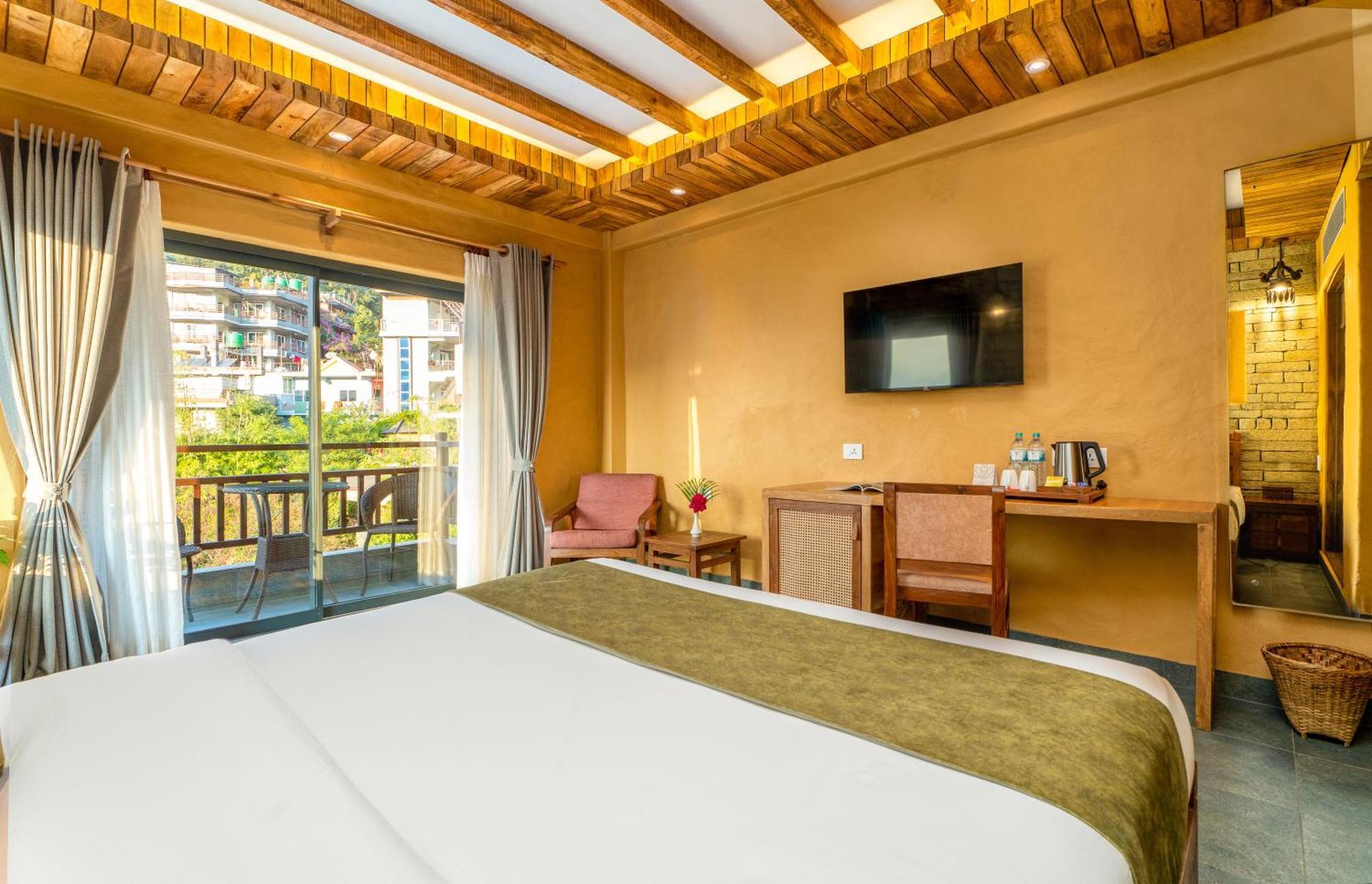 Bar Peepal Resort Pokhara Zewnętrze zdjęcie Deluxe Room